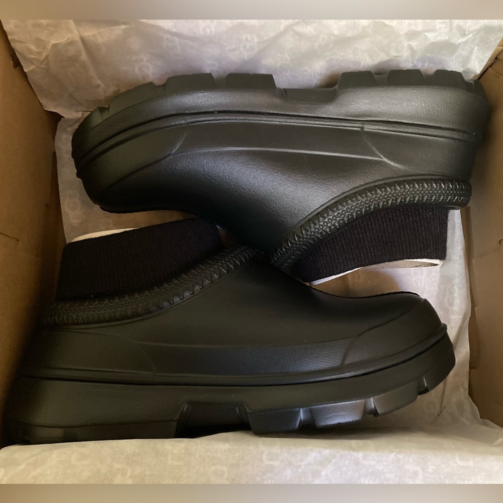 UGG black women’s tasman x uggs size 6